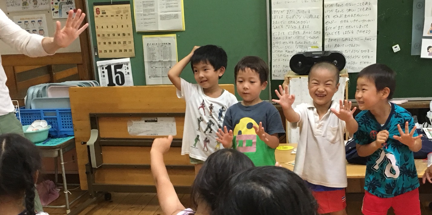 英語教室がありました 5歳児さくら組きりんgr 白川グループ 社会福祉法人白川園 学校法人吉良学園 医療法人白川会 のホームページです 白川グループ 社会福祉法人白川園 学校法人吉良学園 医療法人白川会 のホームページです