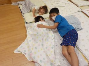 一緒に寝ようね　　　・・・風の子キッズ・・・