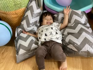毎日の遊びは発見がいっぱい！　0歳児ありんこグループ